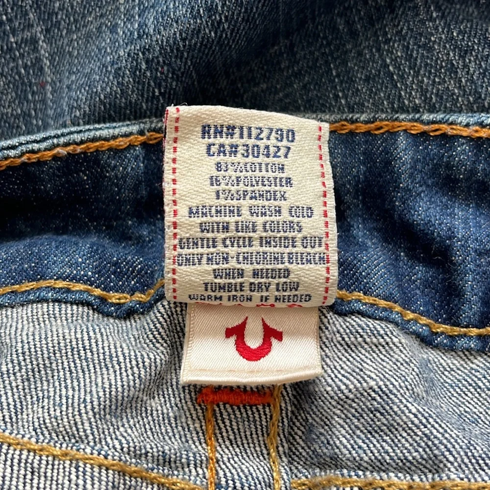 True Religion Jeans Becky Cut Off Hem Frayed/Small Hole Distressed Size 32 - Picture 14 of 16